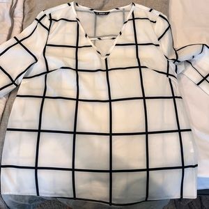 White and black checkered top size XL